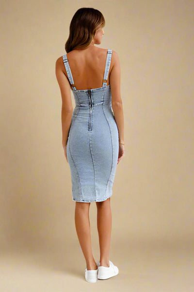 INES KJOLE | TÆTSIDDENDE DENIM MED MODERNE UDTRYK